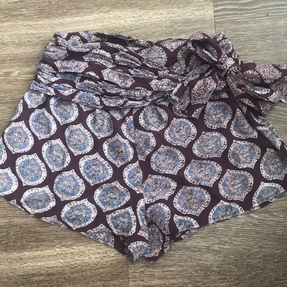 Free people size 2 flowy tie waist shorts